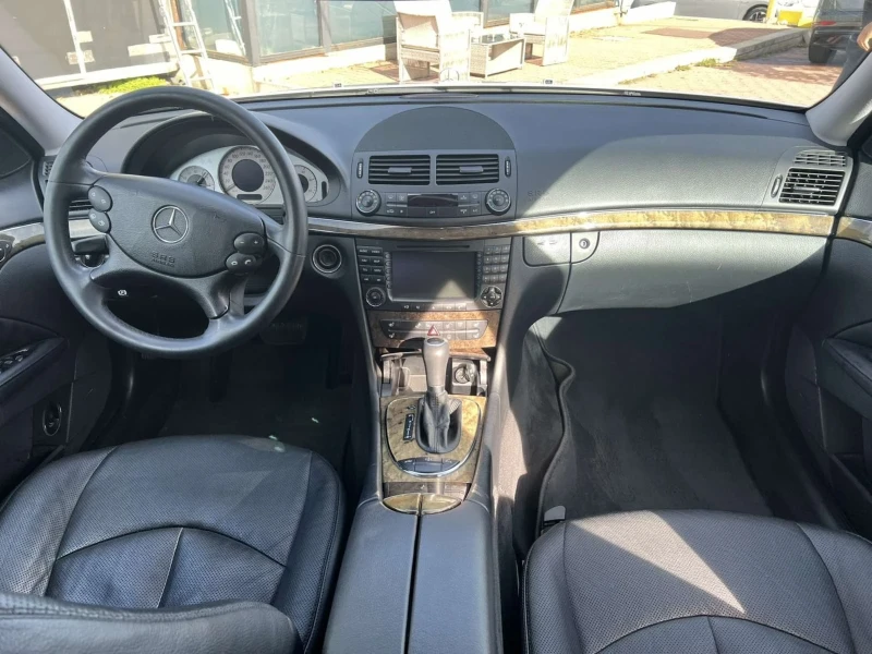 Mercedes-Benz E 320, снимка 16 - Автомобили и джипове - 47643369