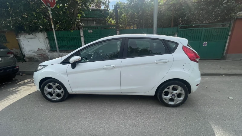 Ford Fiesta Перфектна, снимка 4 - Автомобили и джипове - 47972100