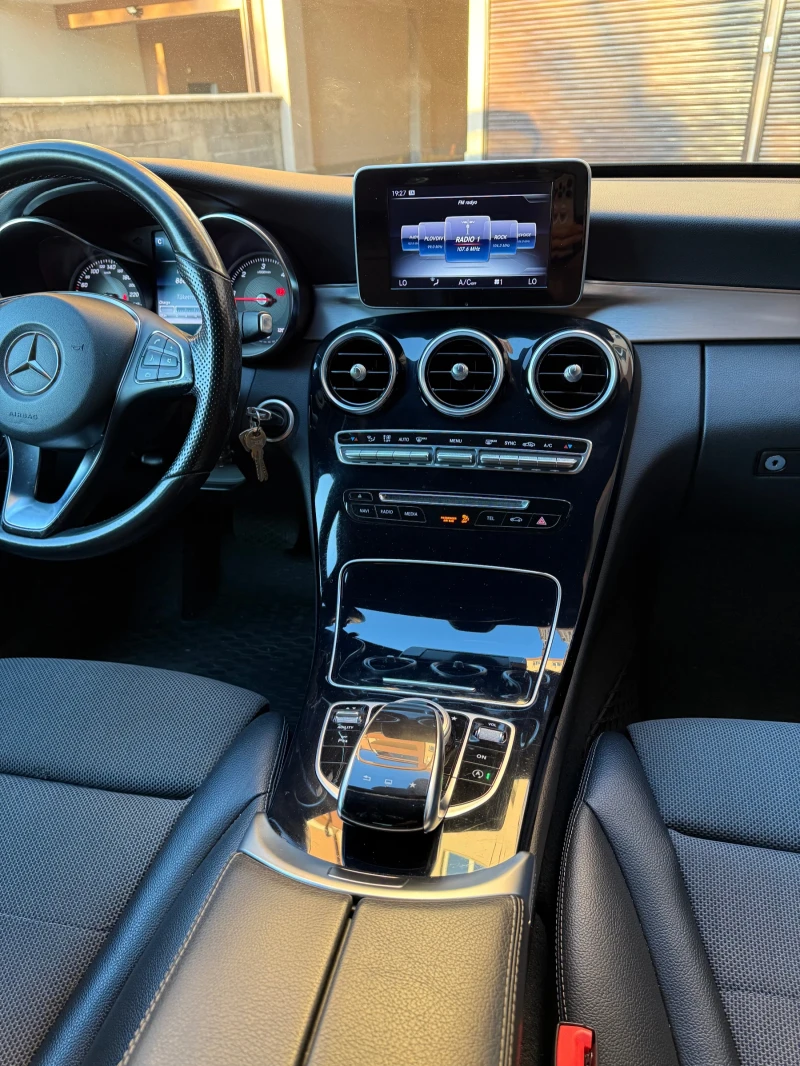 Mercedes-Benz C 220 * Avangarde* , снимка 2 - Автомобили и джипове - 52830101