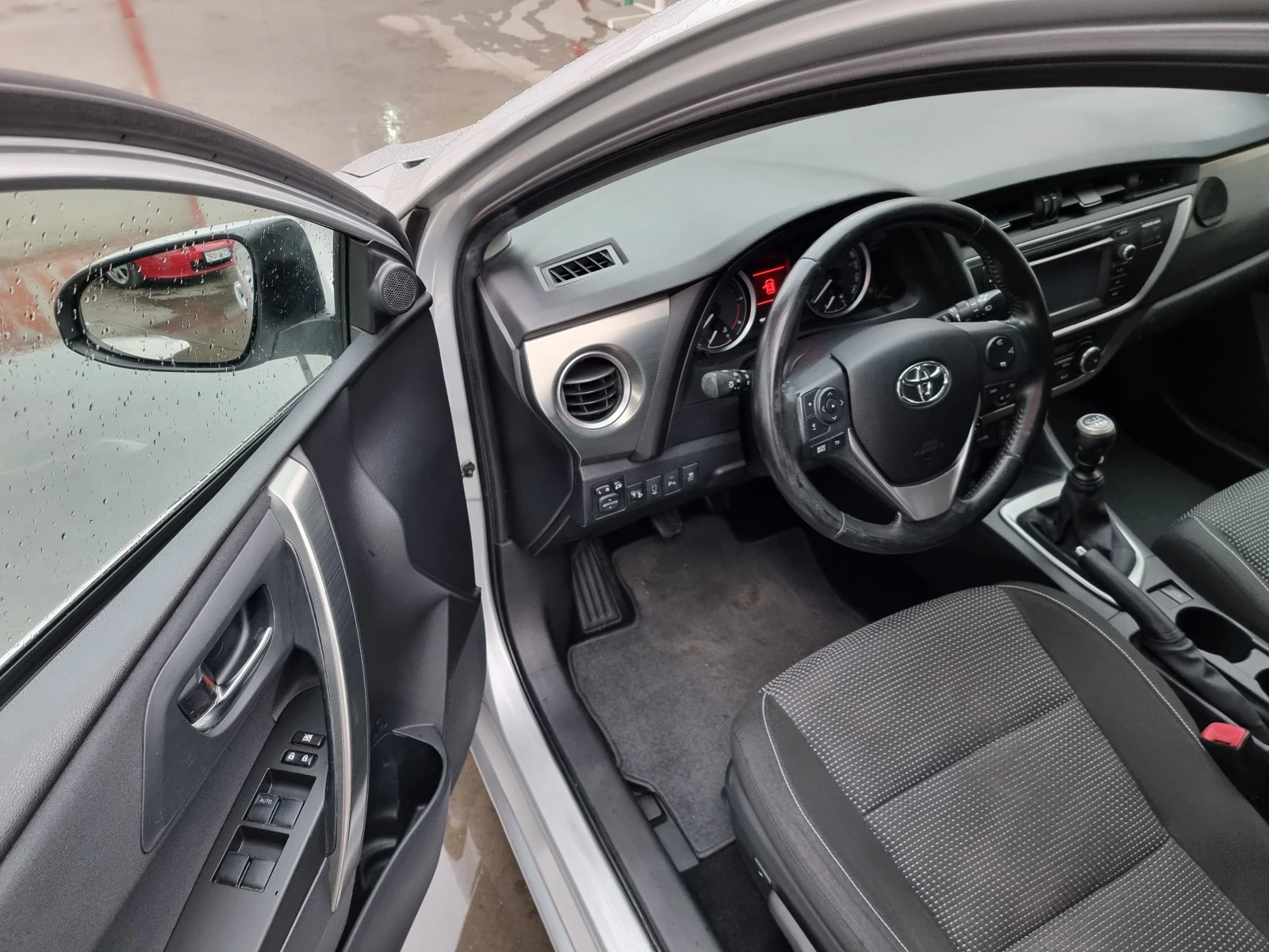 Toyota Auris 2.0D НАВИ КАМЕРА ПАРКТРОНИК ПАРКИРАНЕ - изображение 10