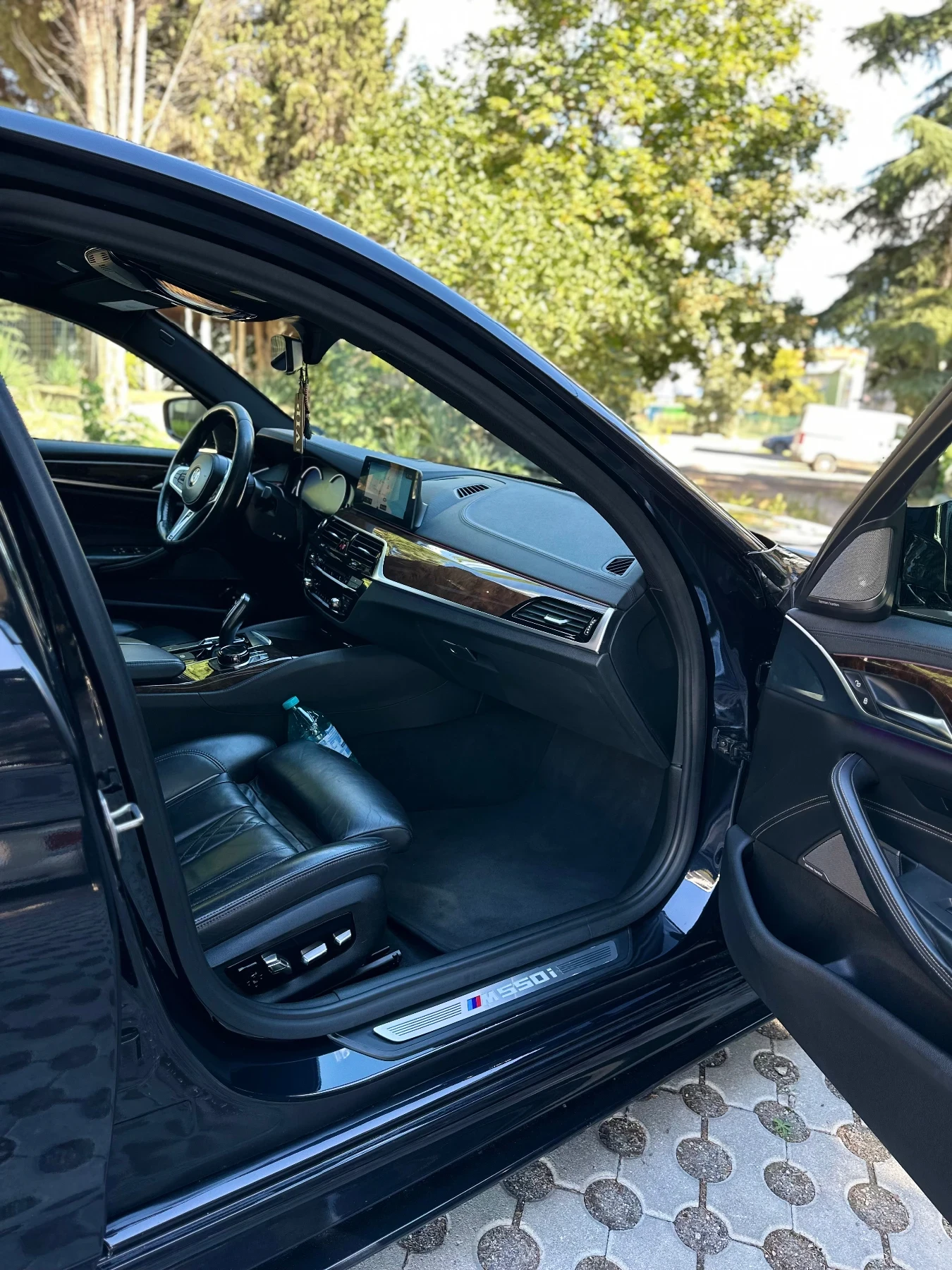 BMW 550 * M550i* VACUUM* CARBON SCHWARZ* XDRIVE | Mobile.bg   11