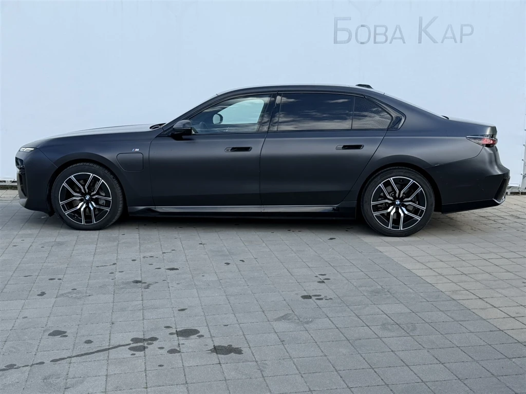 BMW 750 xDrive Sedan, снимка 3 - Автомобили и джипове - 53712786