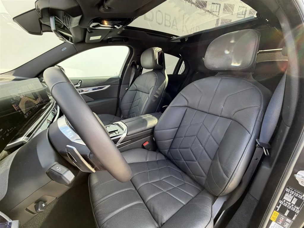 BMW 750 xDrive Sedan, снимка 9 - Автомобили и джипове - 53712786