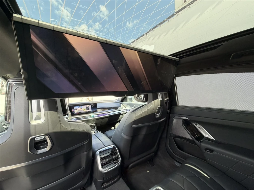 BMW 750 xDrive Sedan, снимка 12 - Автомобили и джипове - 53712786