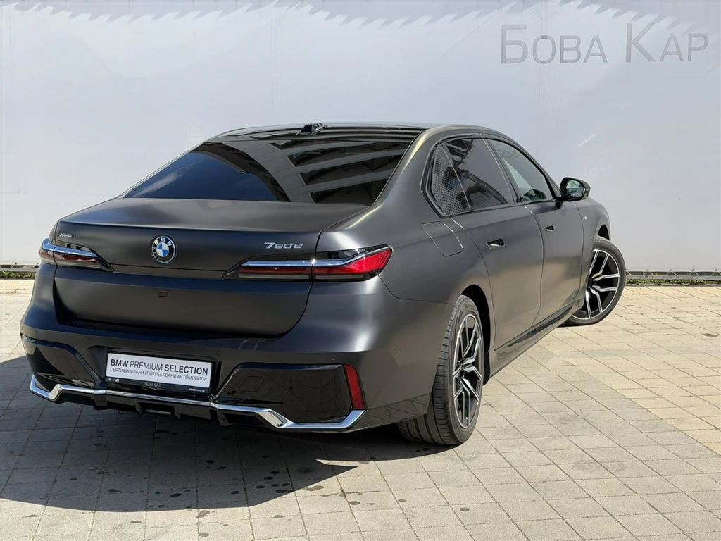 BMW 750 xDrive Sedan, снимка 2 - Автомобили и джипове - 53712786