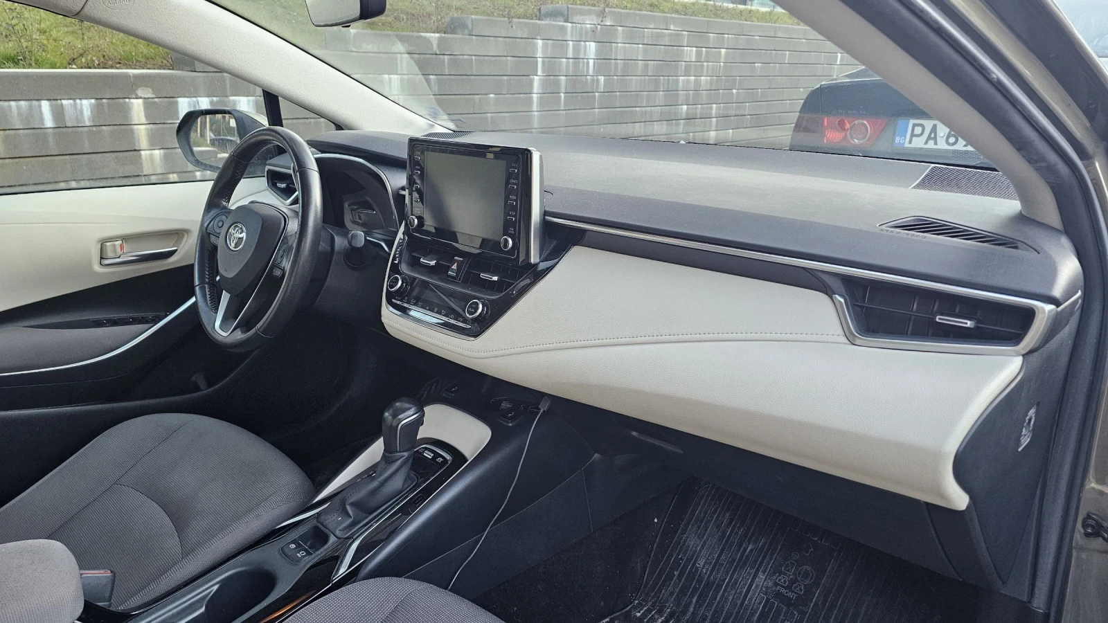 Toyota Corolla 1.8 Hybrid, снимка 7 - Автомобили и джипове - 54140824