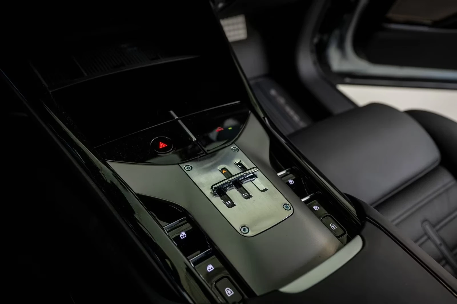 Ferrari Purosangue 6.5 V12 / AIR / MATRIX / PANO / BURM / 360 /  | Mobile.bg � ����������� 12