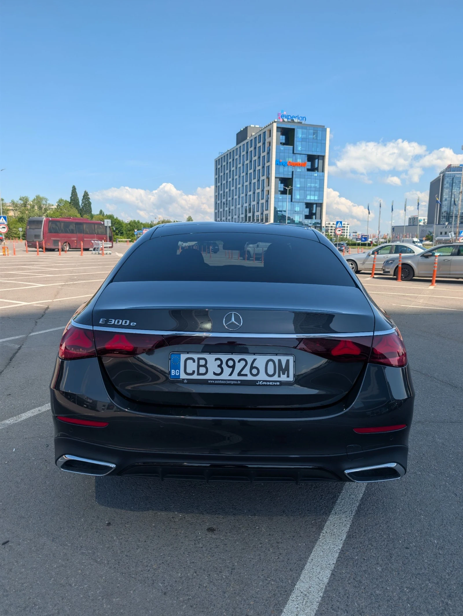 Mercedes-Benz E 300 AMG-line Гаранция до 15.05.2028, снимка 4 - Автомобили и джипове - 54664913