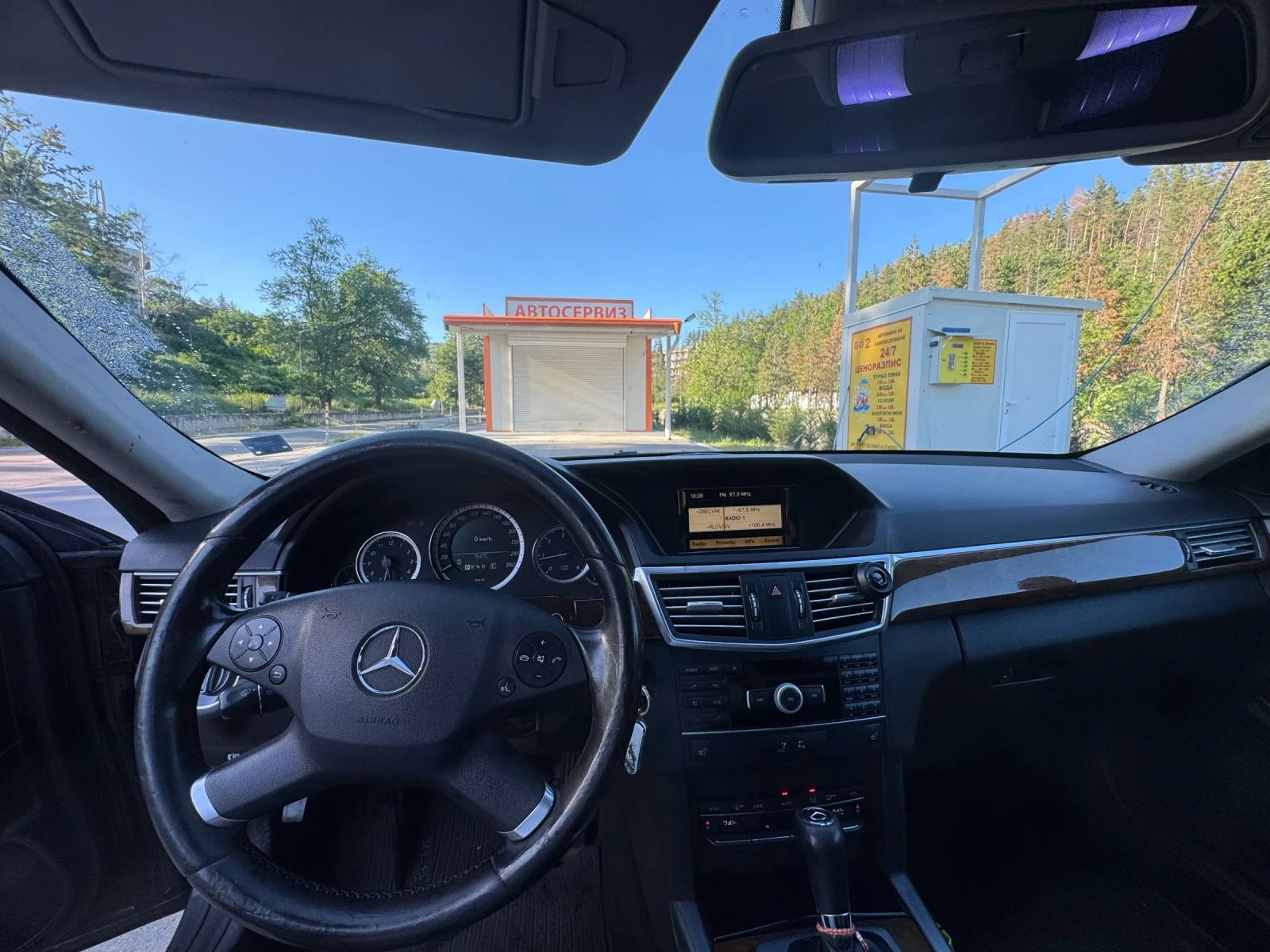 Mercedes-Benz E 200, снимка 9 - Автомобили и джипове - 54722517