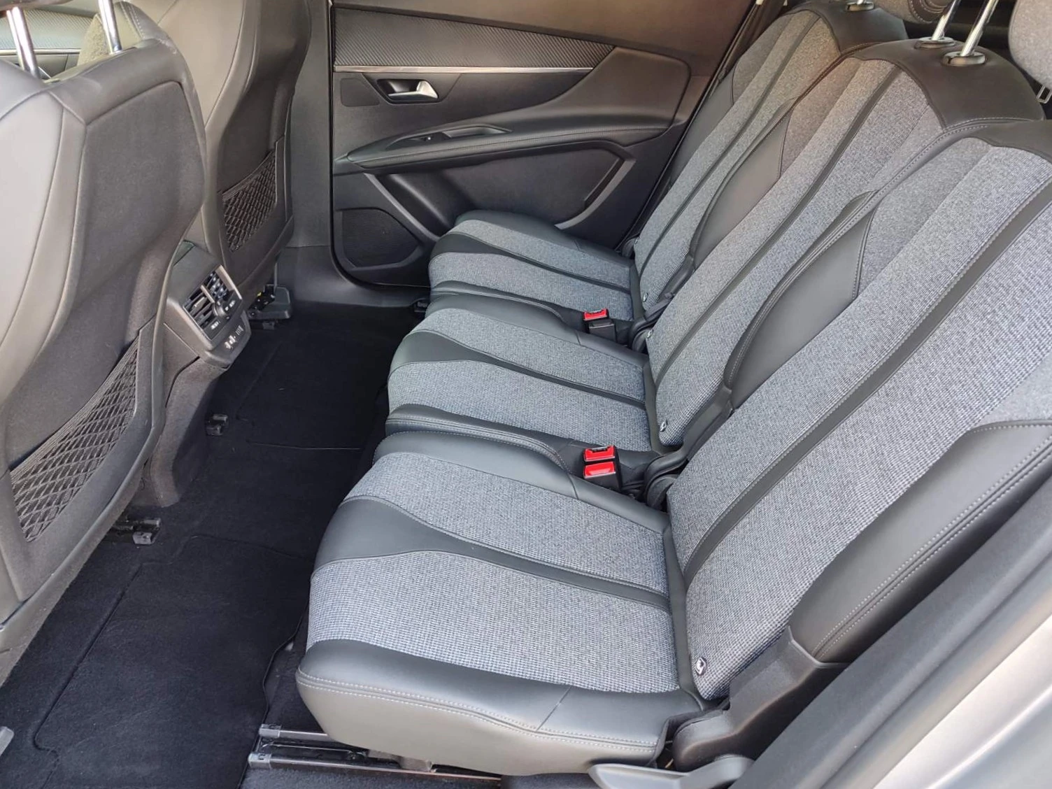 Peugeot 5008 1.5 BlueHdi (130hp) AT8, снимка 12 - Автомобили и джипове - 54966236