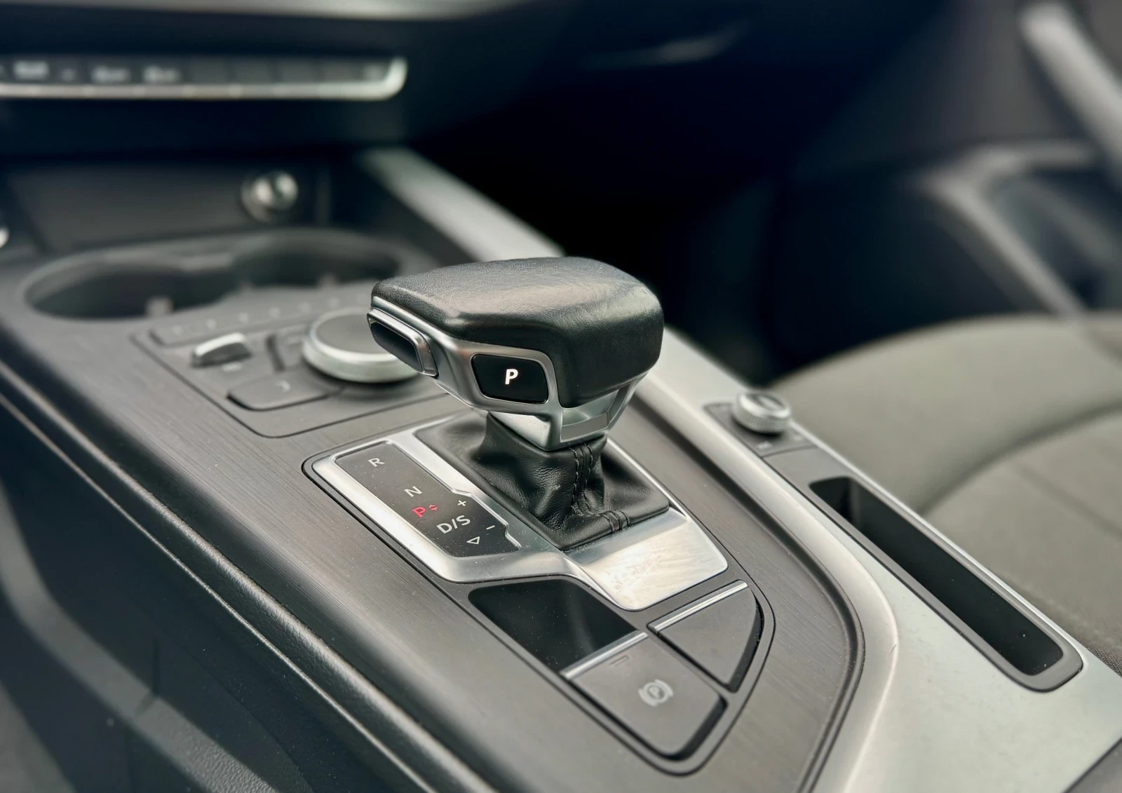 Audi A4 2.0 TDI, снимка 10 - Автомобили и джипове - 55305292