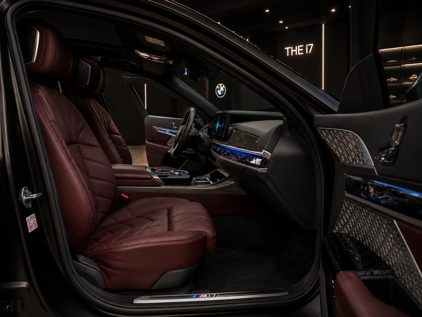 BMW i7 xDrive* M60* SKYLOUNGE* THEATRE TV* SWAROVSKI* , снимка 10 - Автомобили и джипове - 55711797