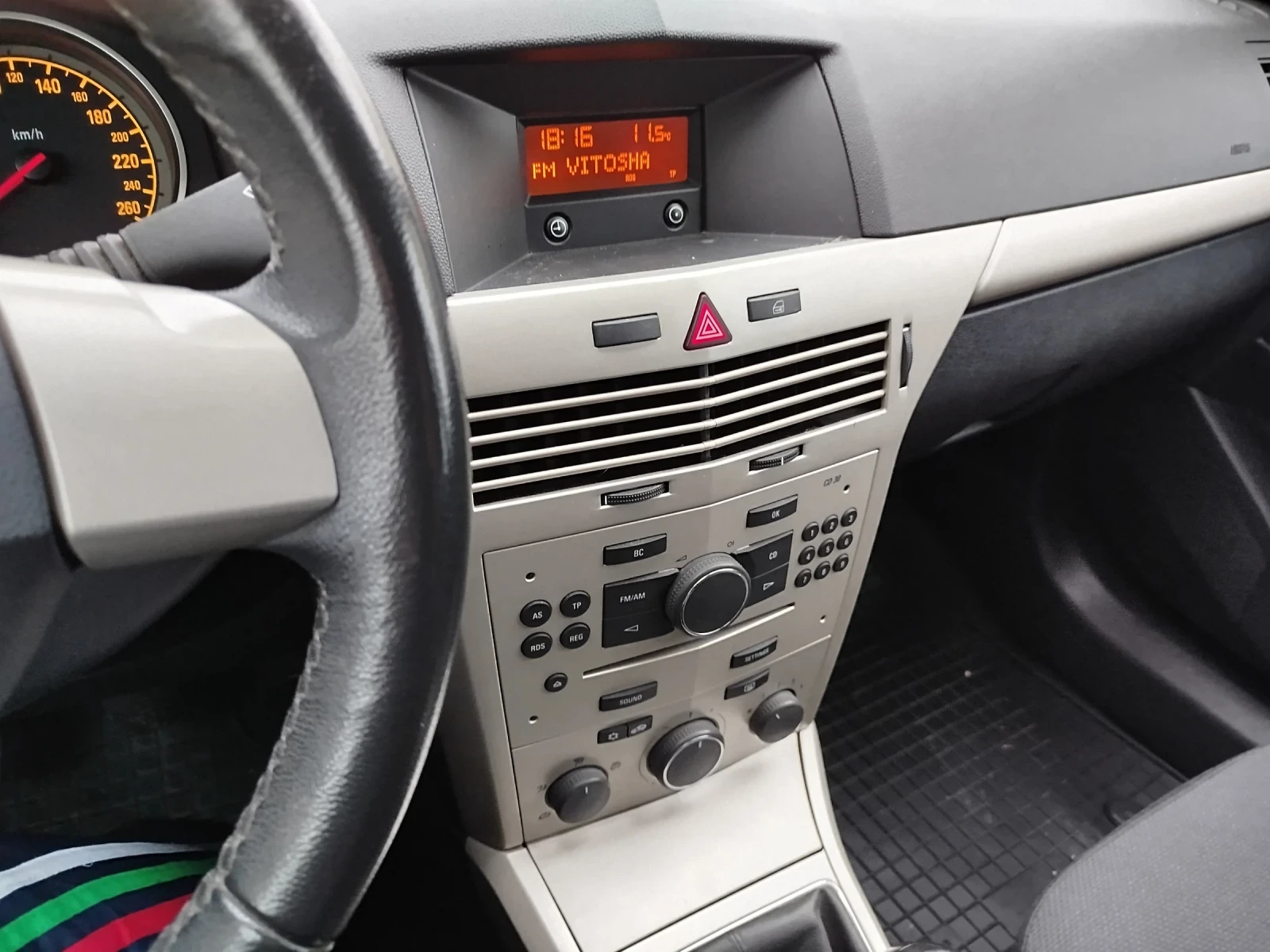 Opel Astra Н, снимка 9 - Автомобили и джипове - 56351531
