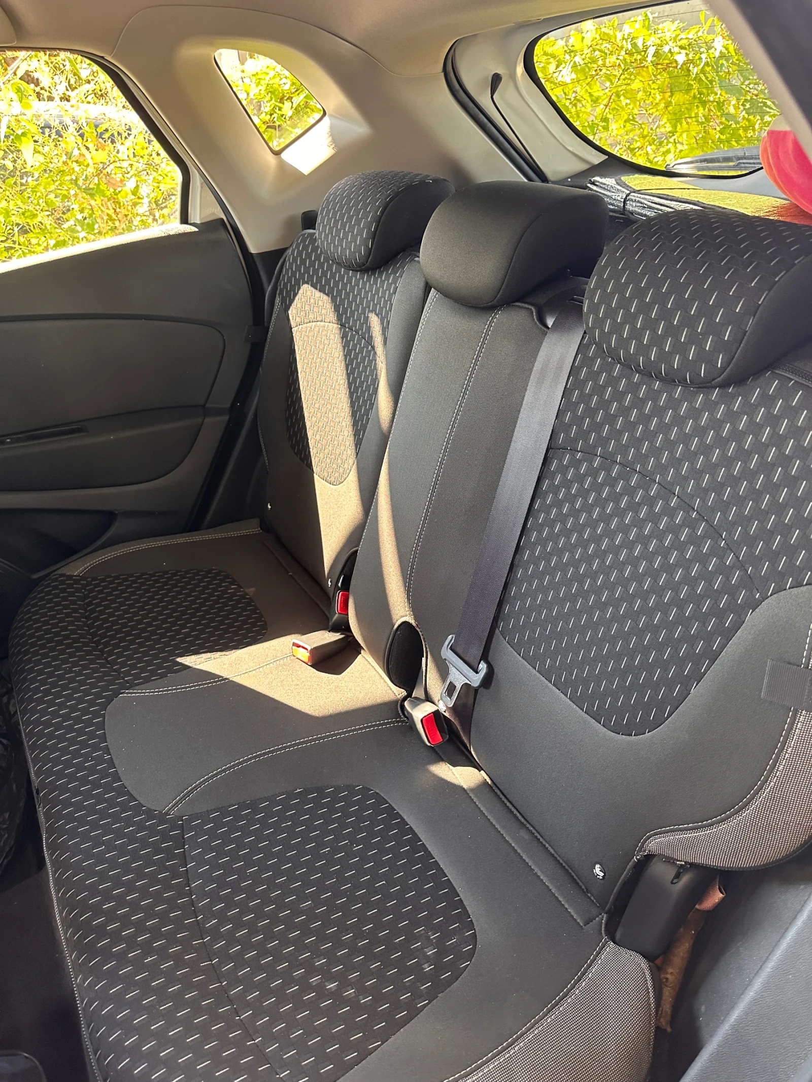 Renault Captur, снимка 12 - Автомобили и джипове - 56678610
