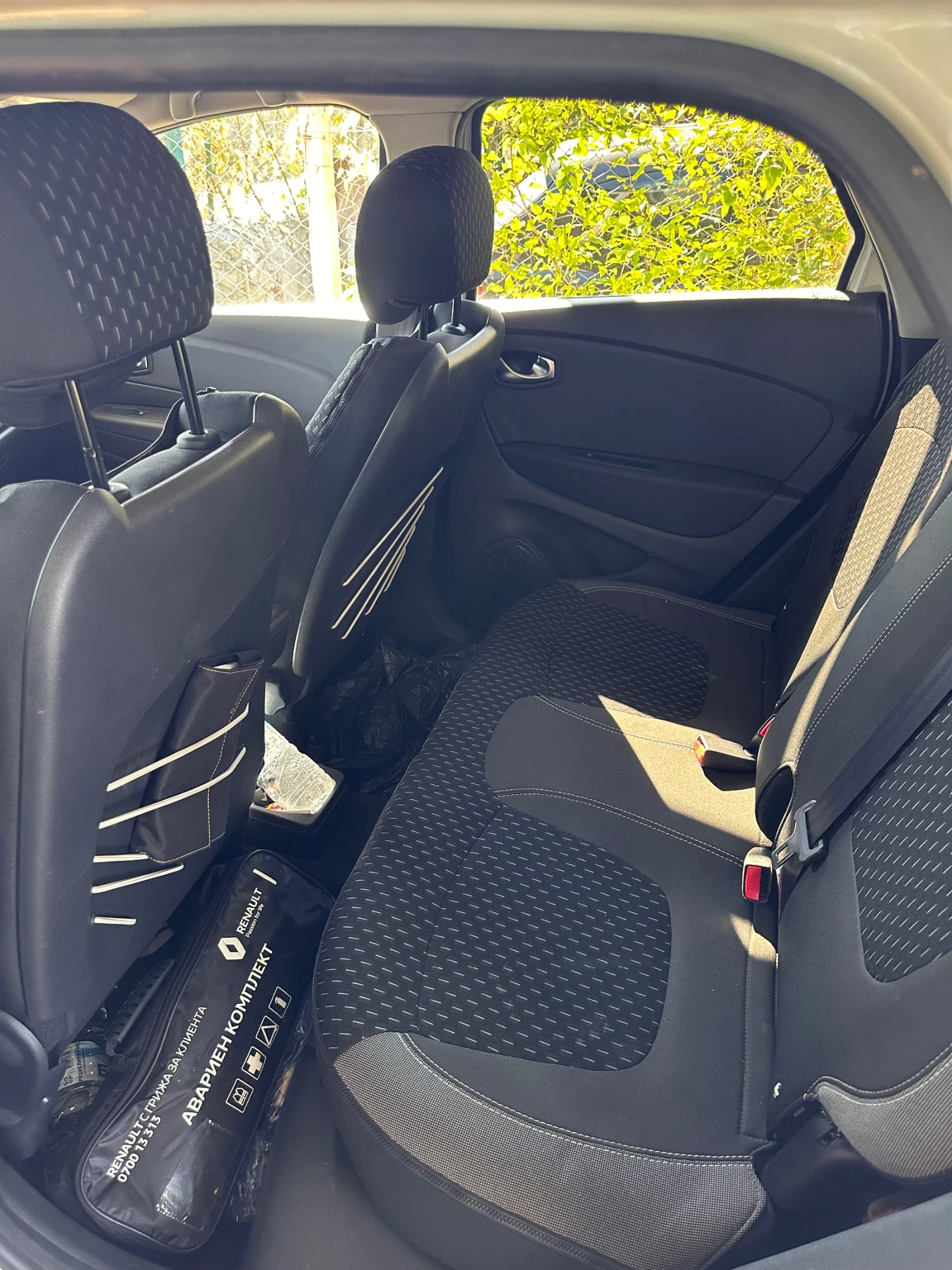 Renault Captur, снимка 11 - Автомобили и джипове - 56678610