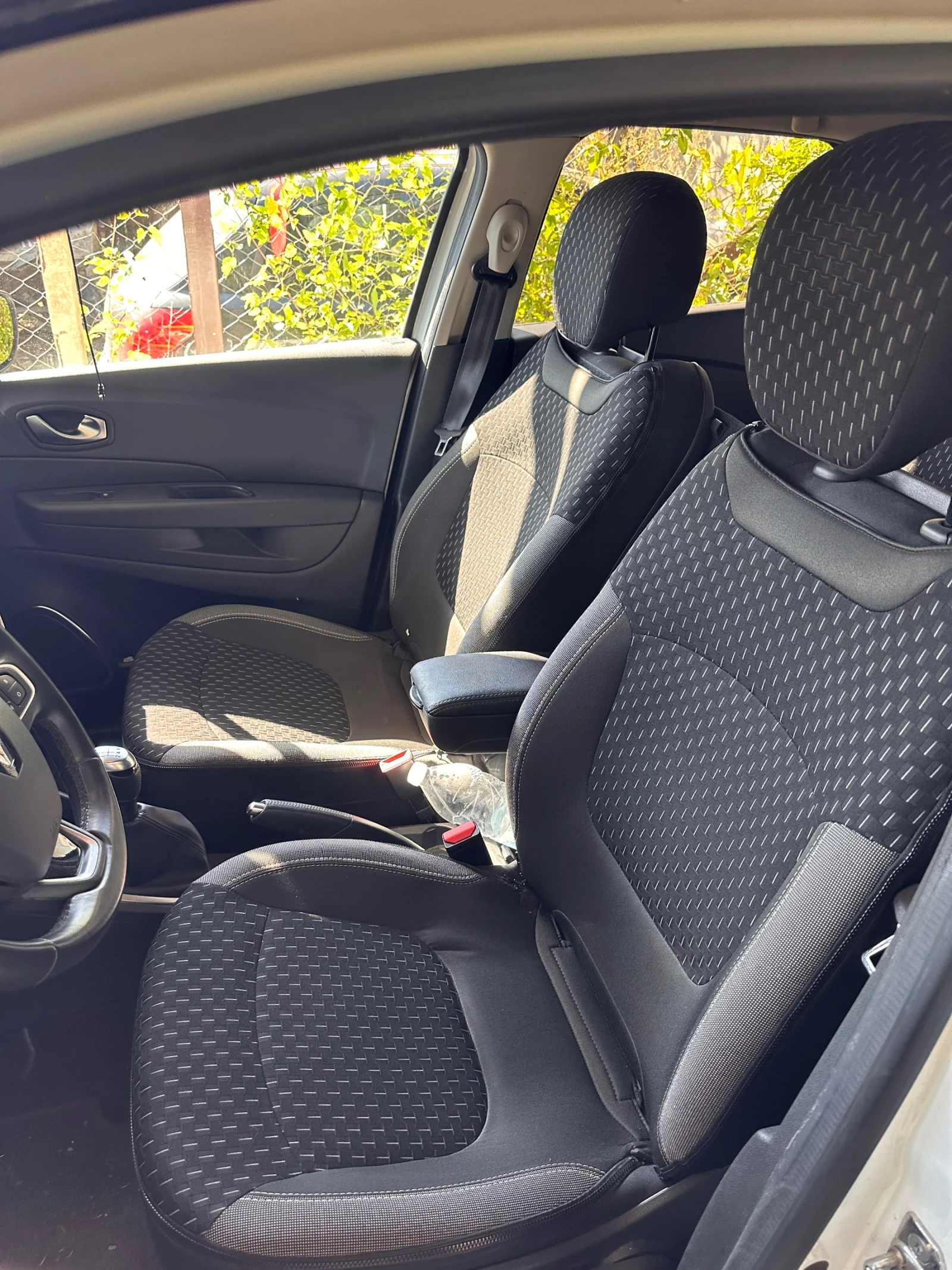 Renault Captur, снимка 10 - Автомобили и джипове - 56678610