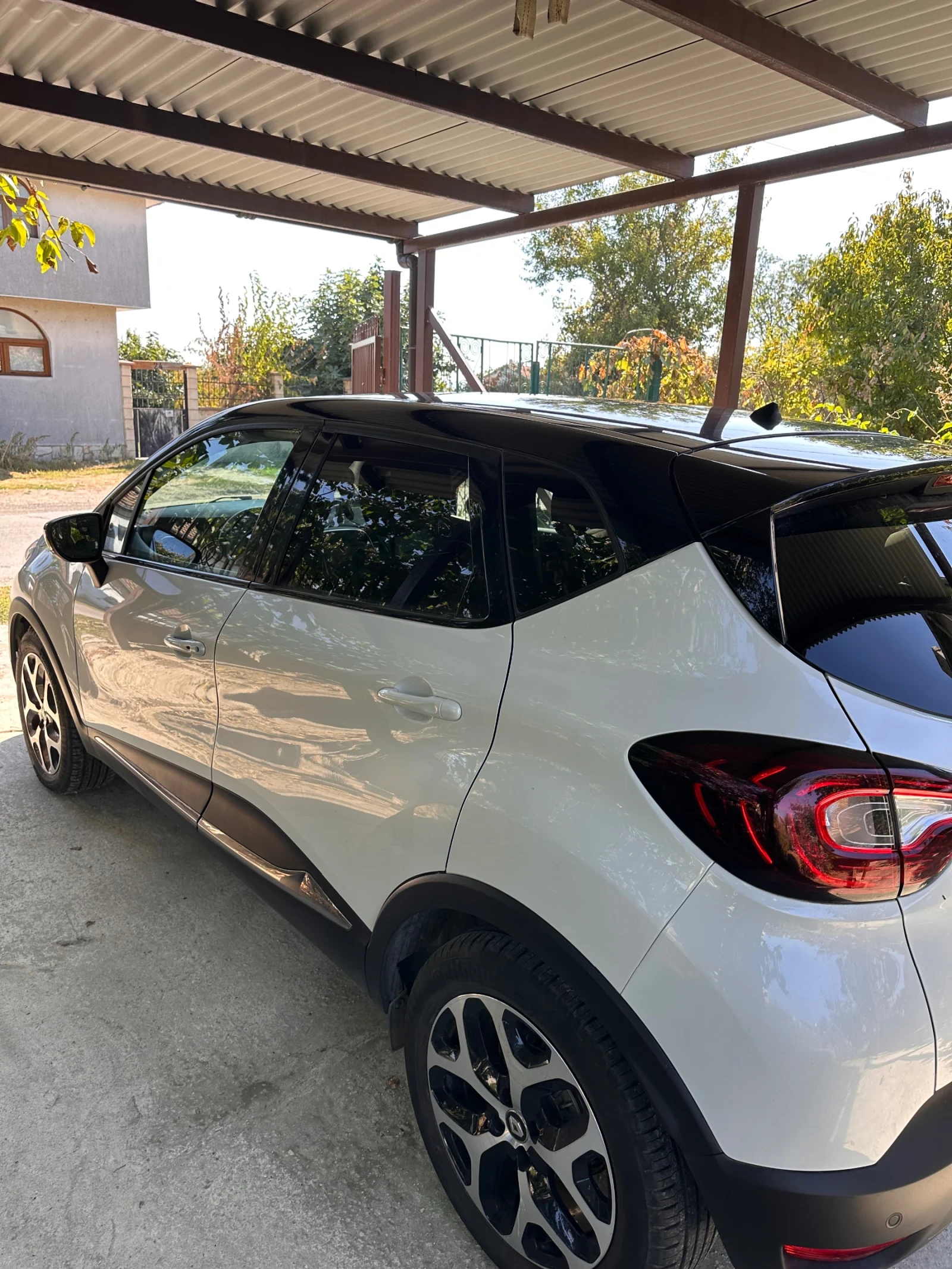 Renault Captur, снимка 5 - Автомобили и джипове - 56678610