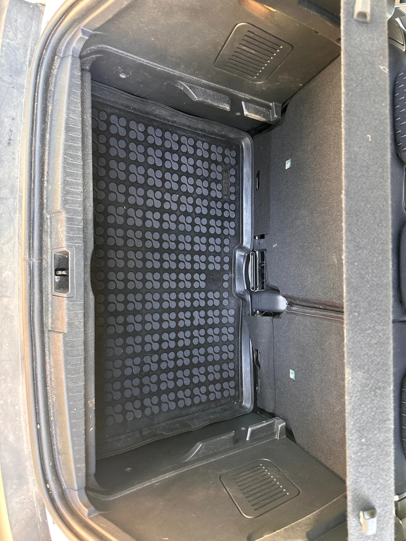 Renault Captur, снимка 14 - Автомобили и джипове - 56678610