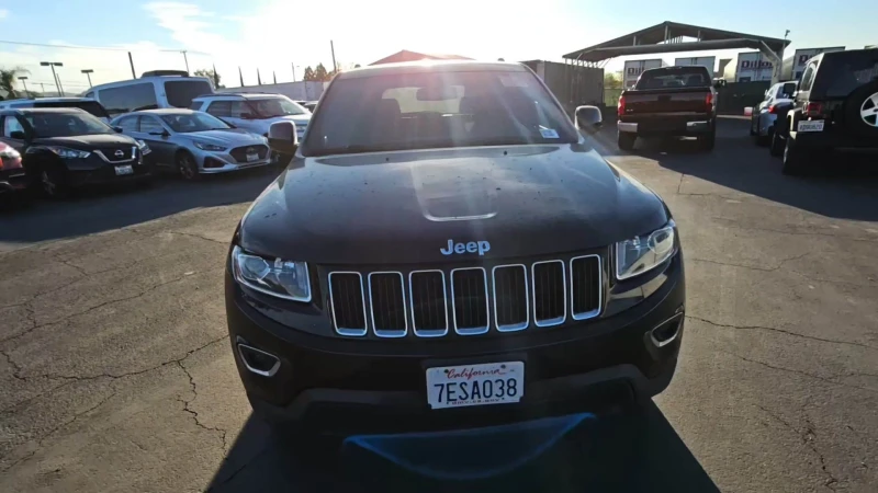 Jeep Grand cherokee Laredo, снимка 1 - Автомобили и джипове - 47997879