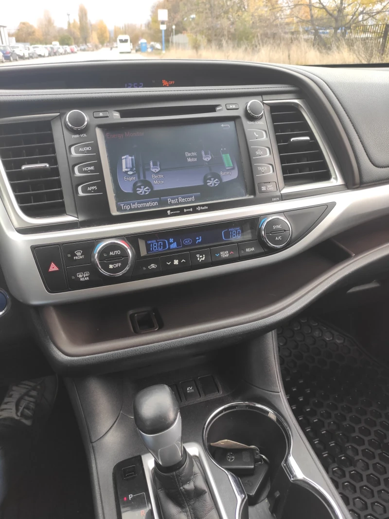 Toyota Highlander XLE 3.5 Hybrid , снимка 11 - Автомобили и джипове - 52332188