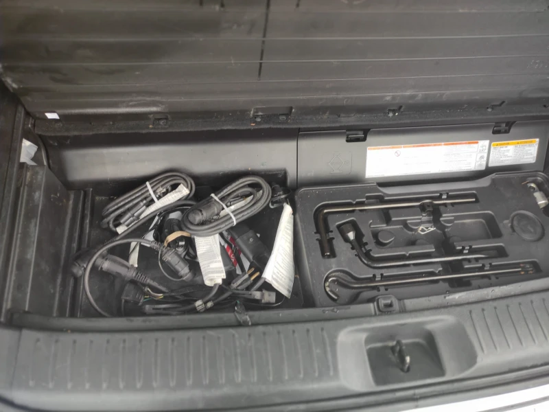 Toyota Highlander XLE 3.5 Hybrid , снимка 16 - Автомобили и джипове - 52332188