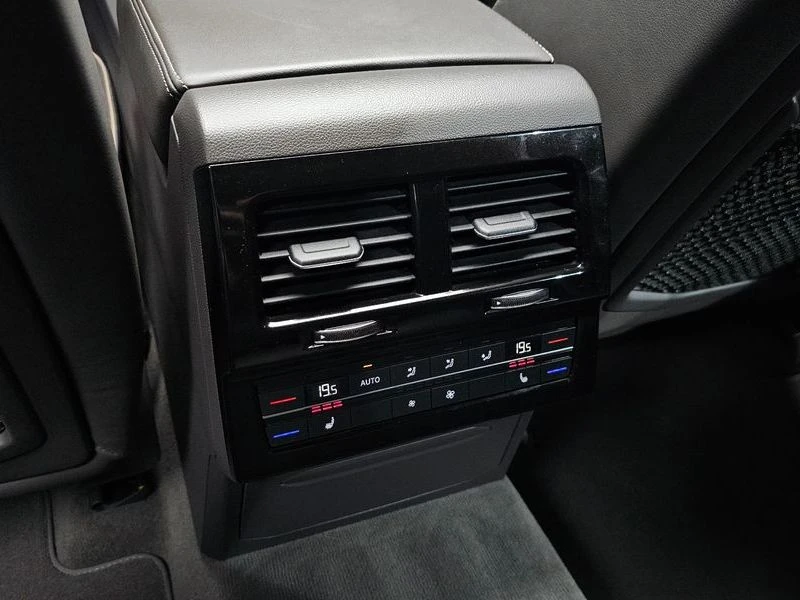 VW Touareg 3.0 TDI Prestige, снимка 15 - Автомобили и джипове - 56087515