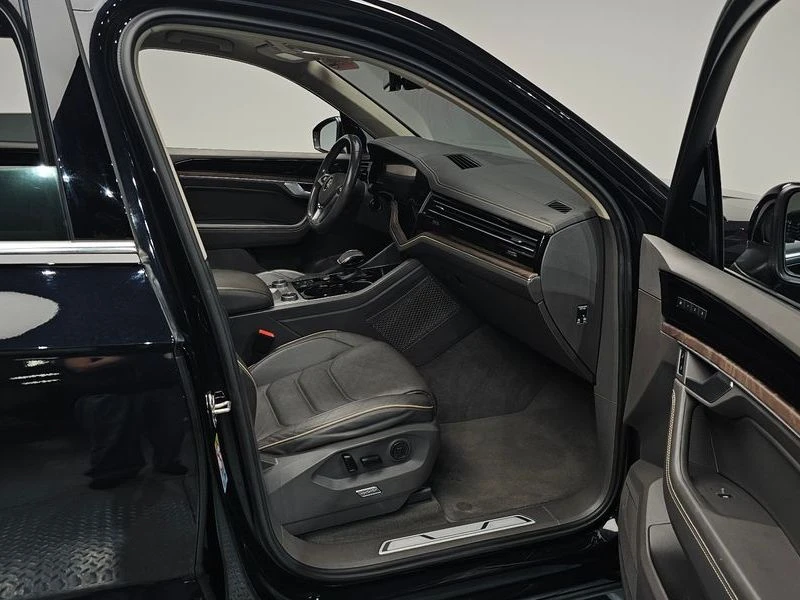 VW Touareg 3.0 TDI Prestige, снимка 11 - Автомобили и джипове - 56087515