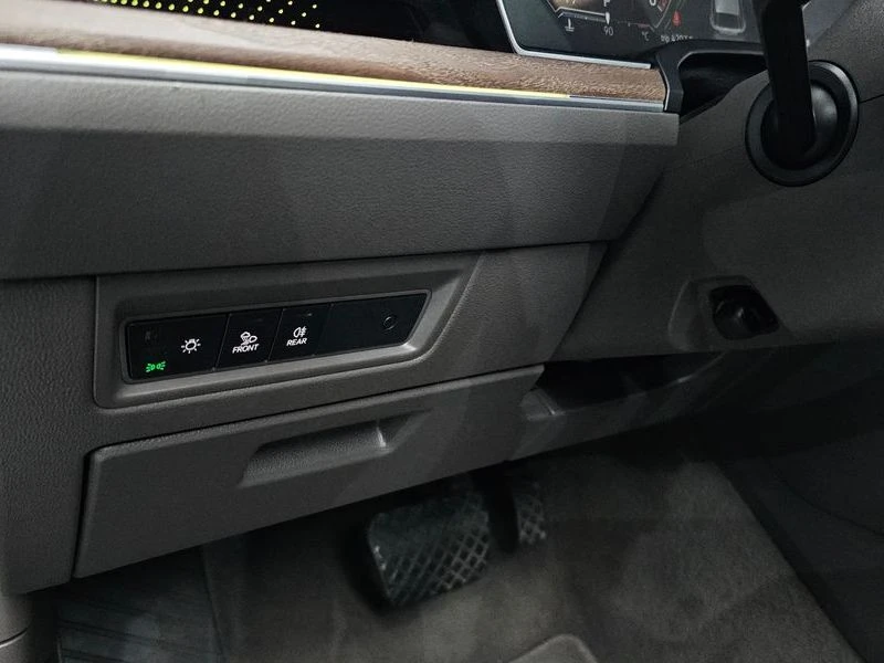 VW Touareg 3.0 TDI Prestige, снимка 17 - Автомобили и джипове - 56087515