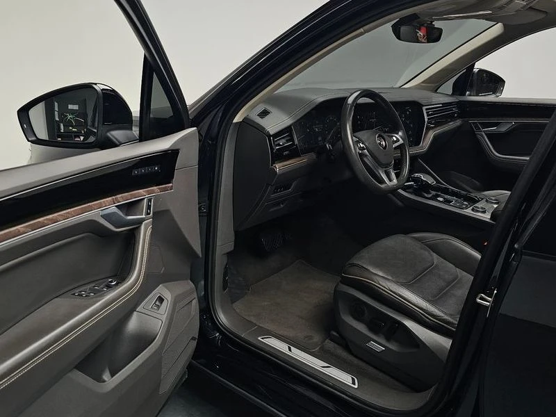 VW Touareg 3.0 TDI Prestige, снимка 10 - Автомобили и джипове - 56087515