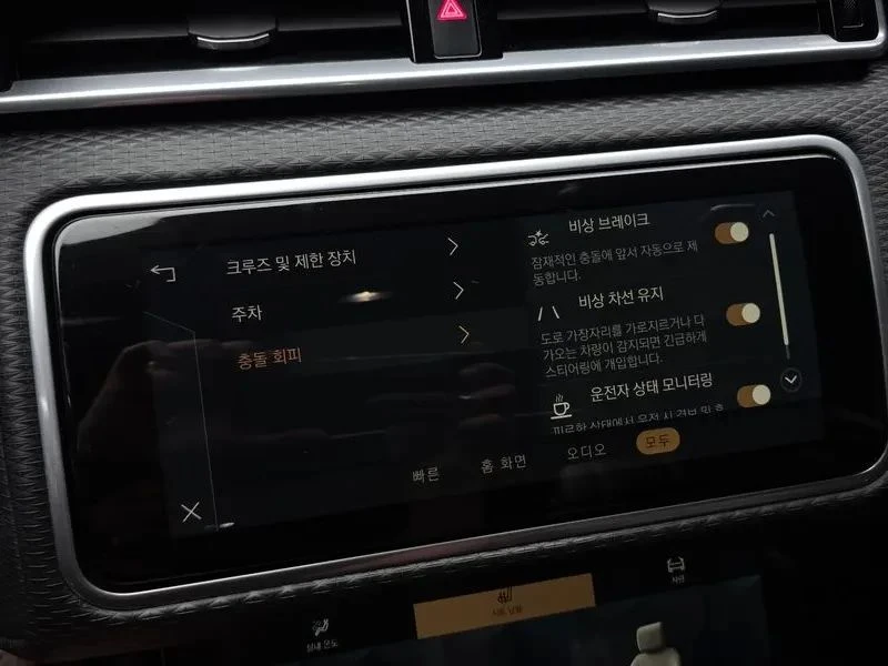 Land Rover Range Rover Velar, снимка 17 - Автомобили и джипове - 56690357