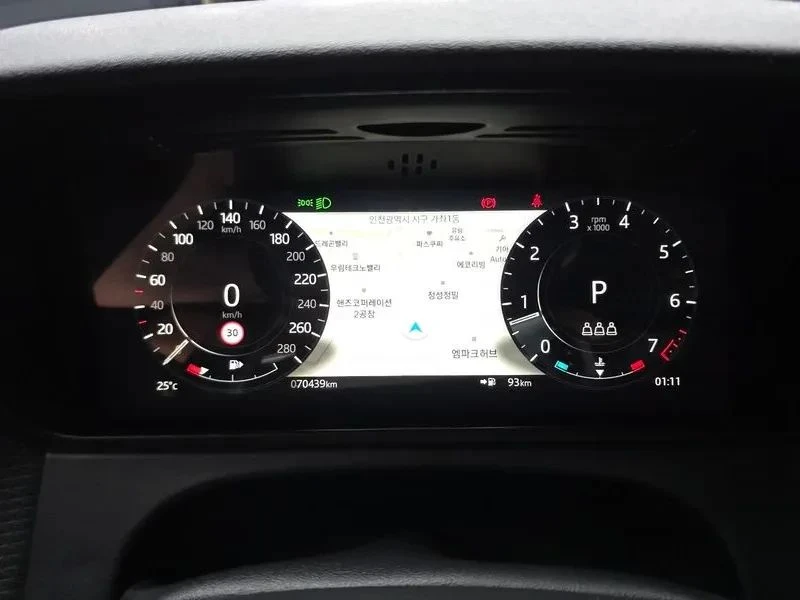 Land Rover Range Rover Velar, снимка 8 - Автомобили и джипове - 56690357