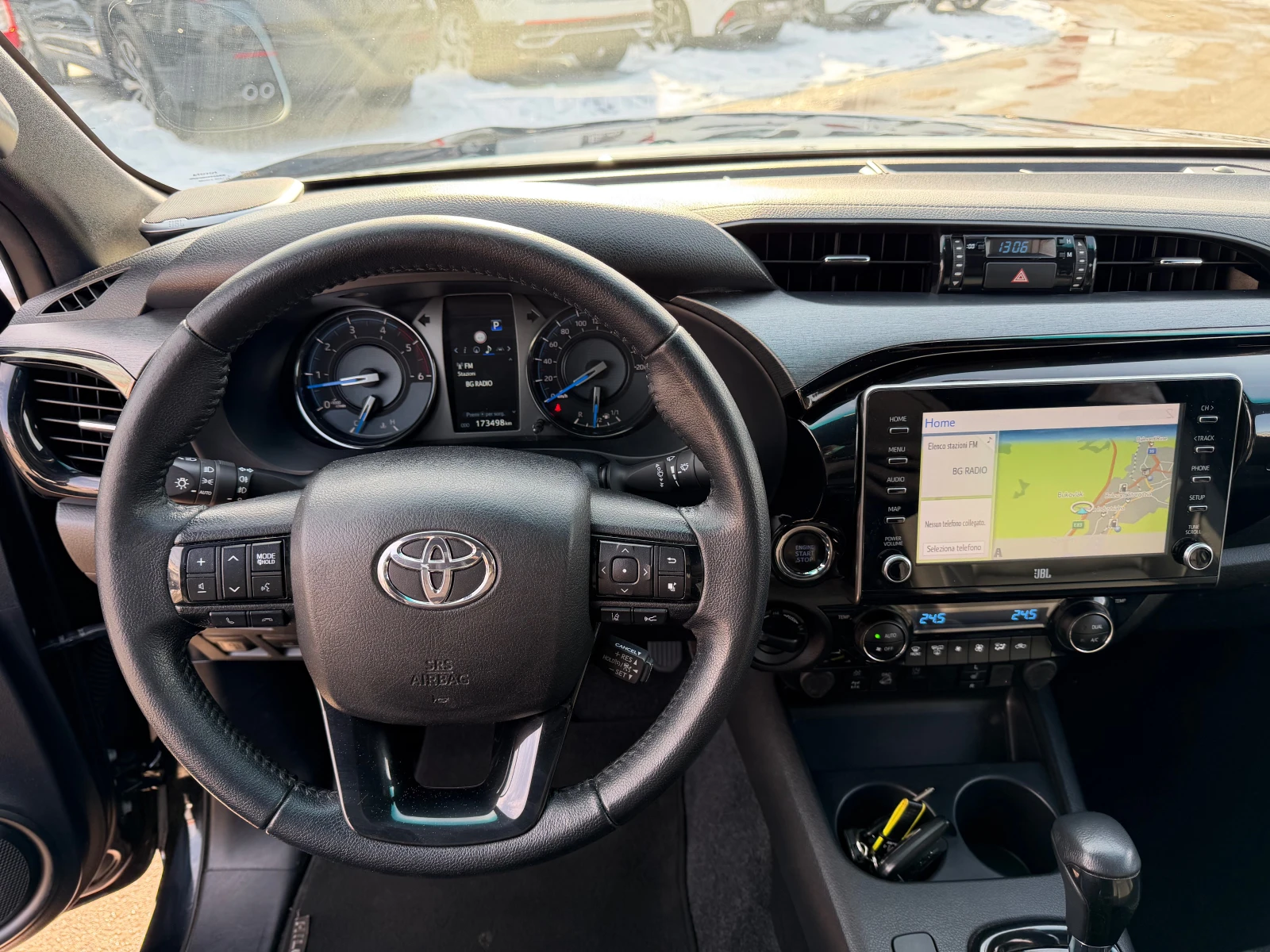 Toyota Hilux 2.8D4d 204к.с Гаранция Luxury JBL 4x4 - изображение 10