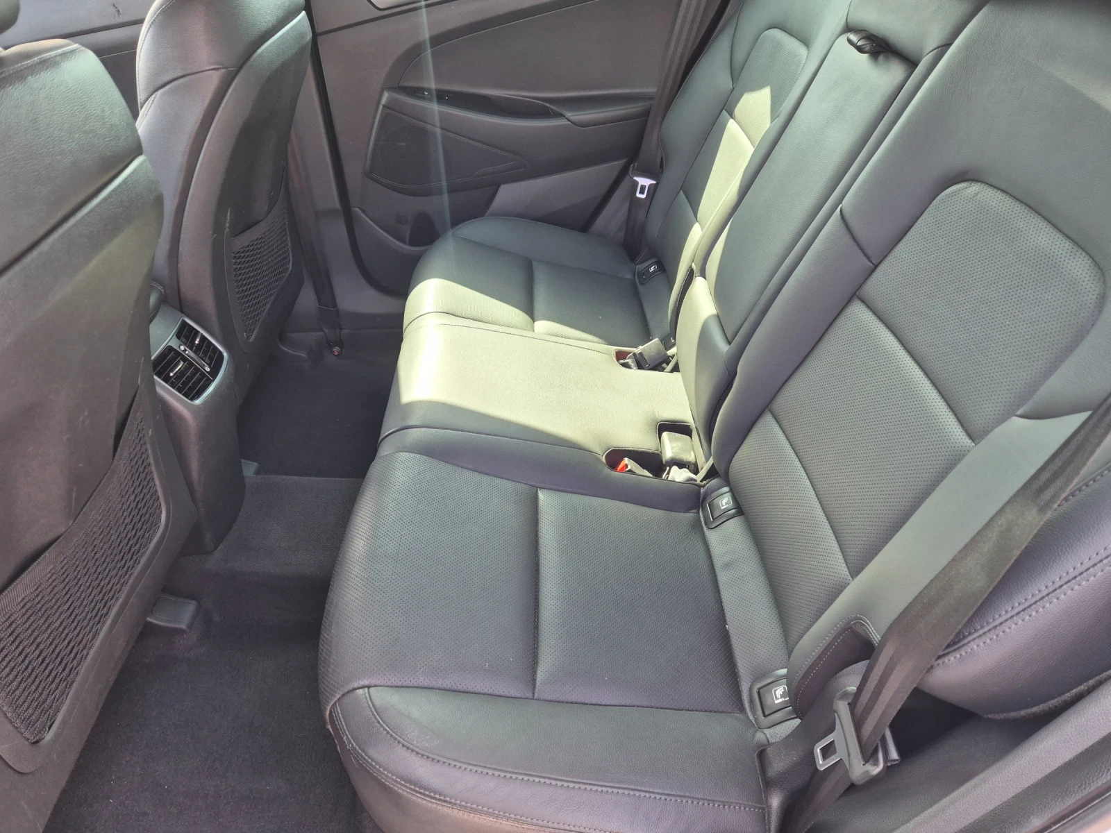 Hyundai Tucson 1.7CRDI, снимка 8 - Автомобили и джипове - 54175482