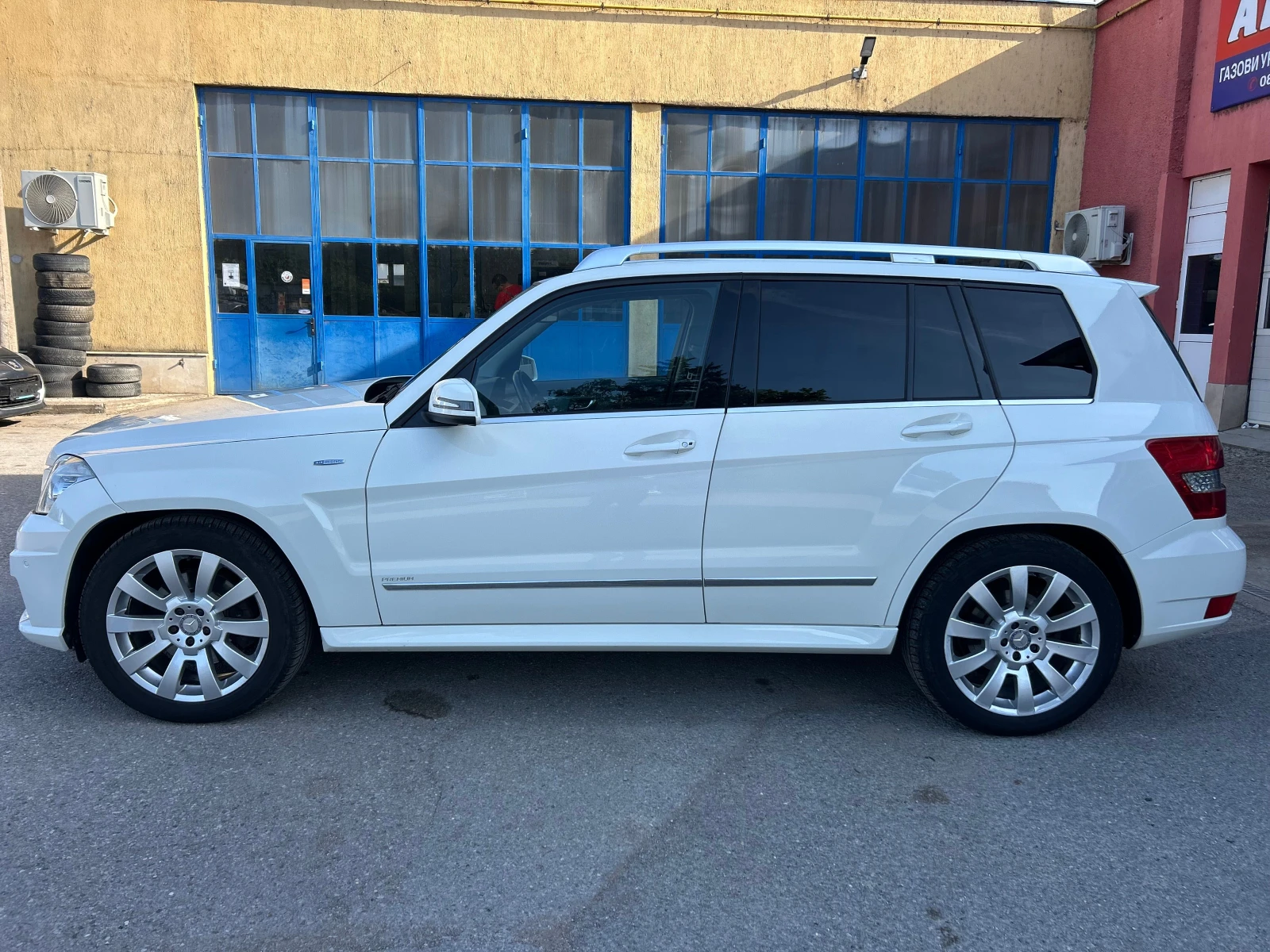 Mercedes-Benz GLK 220 4MATIK PREMIUM, снимка 4 - Автомобили и джипове - 54683001