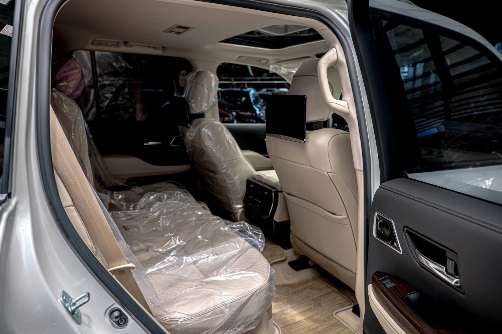Toyota Land cruiser 300 3.5BiTurbo/Камера/Обдухване/JBL/RSE/Чисто нов , снимка 16 - Автомобили и джипове - 54717968