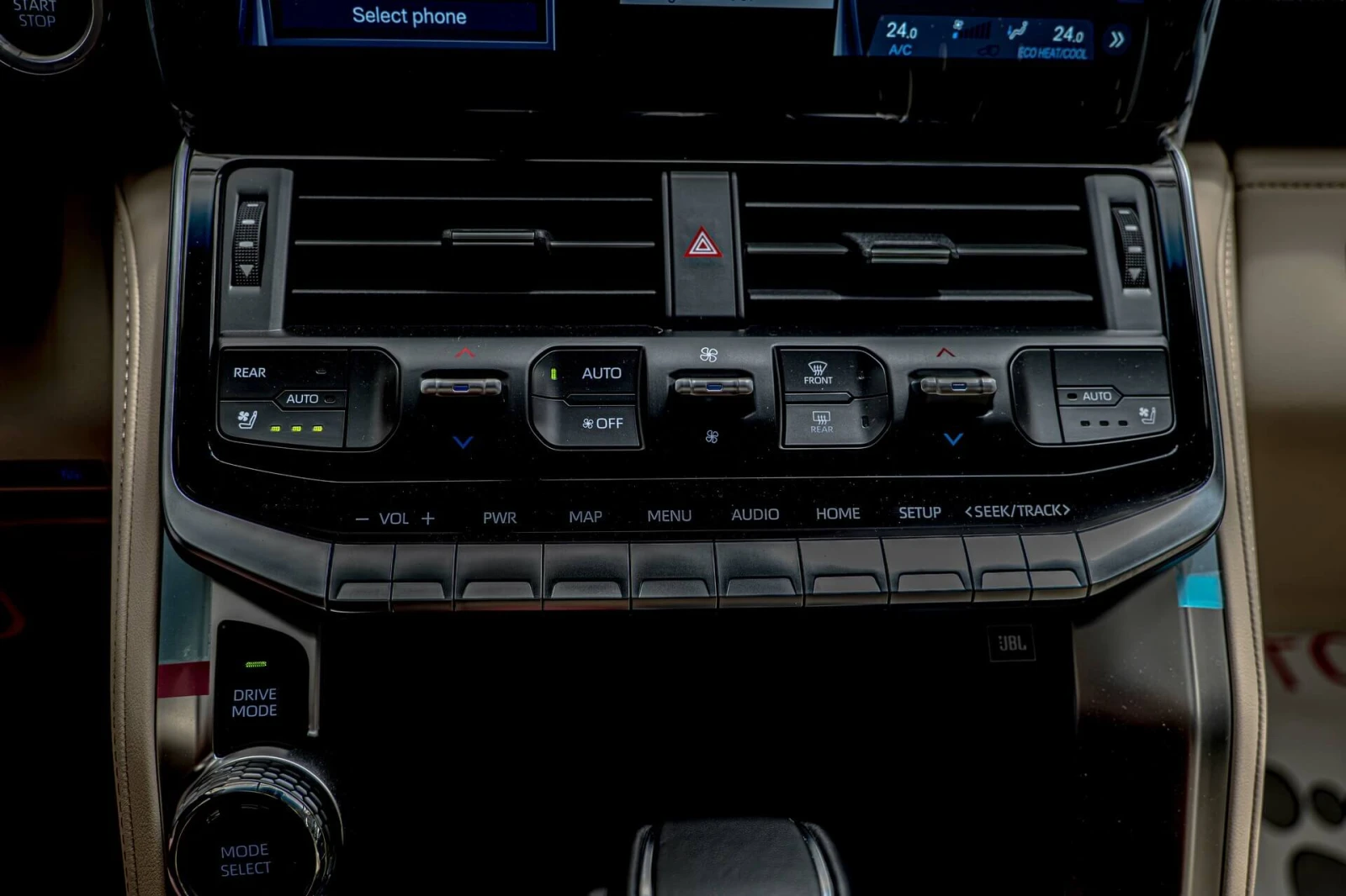 Toyota Land cruiser 300 3.5BiTurbo/Камера/Обдухване/JBL/RSE/Чисто нов , снимка 11 - Автомобили и джипове - 54717968