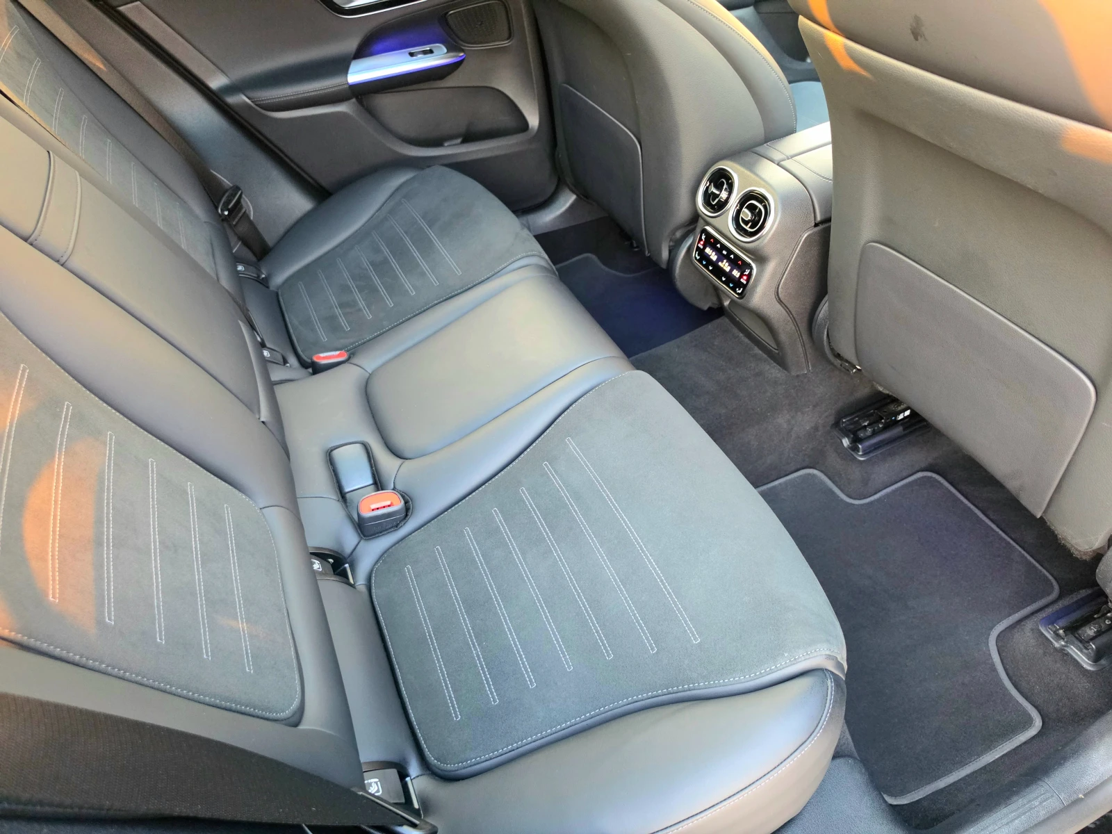 Mercedes-Benz GLC 300 300DE* 4MATIC* PLUG-IN HYBRID* AMG* LINE 9G-TRONIC, снимка 14 - Автомобили и джипове - 55343628