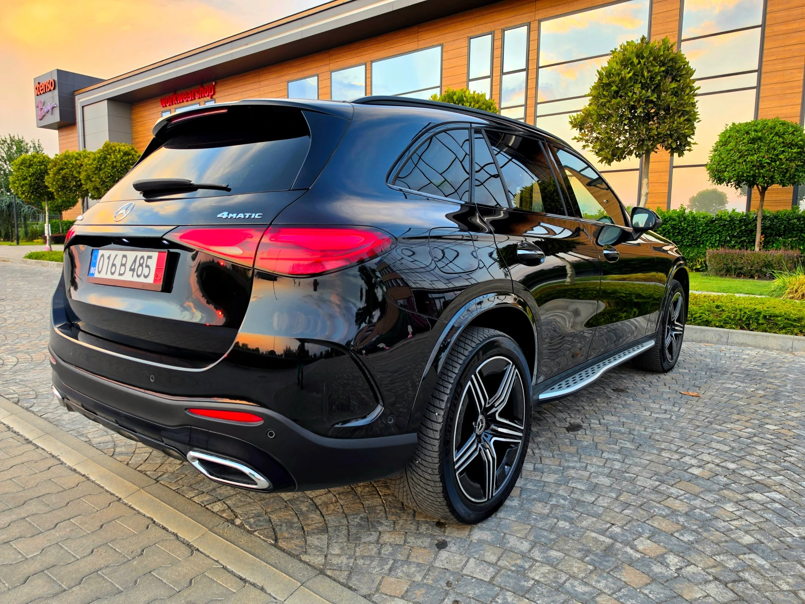 Mercedes-Benz GLC 300 300DE* 4MATIC* PLUG-IN HYBRID* AMG* LINE 9G-TRONIC, снимка 5 - Автомобили и джипове - 55343628