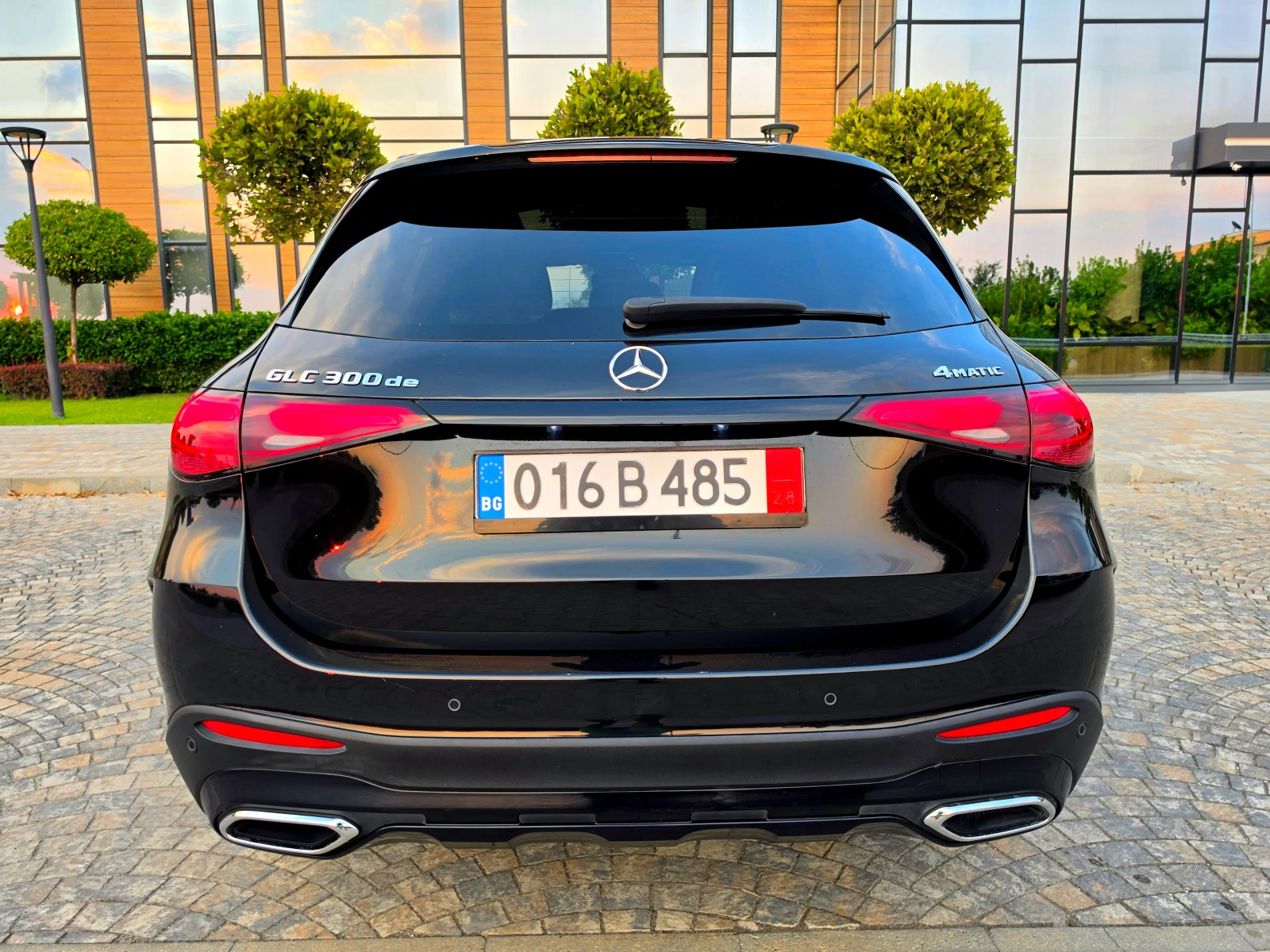 Mercedes-Benz GLC 300 300DE* 4MATIC* PLUG-IN HYBRID* AMG* LINE 9G-TRONIC, снимка 6 - Автомобили и джипове - 55343628