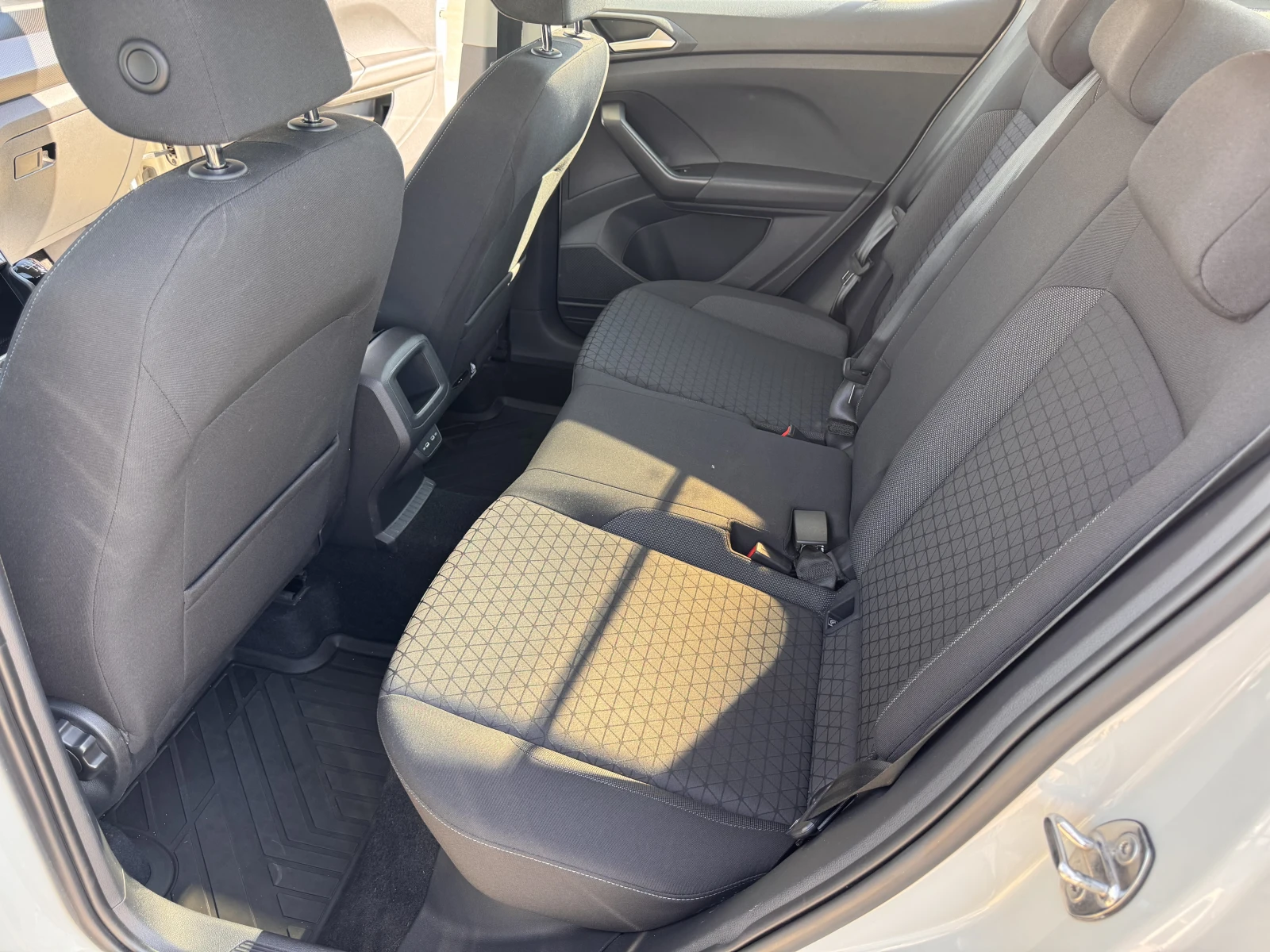 VW T-Cross LIFE+ /1.0TSI/110K.C./6MT, снимка 10 - Автомобили и джипове - 55487131