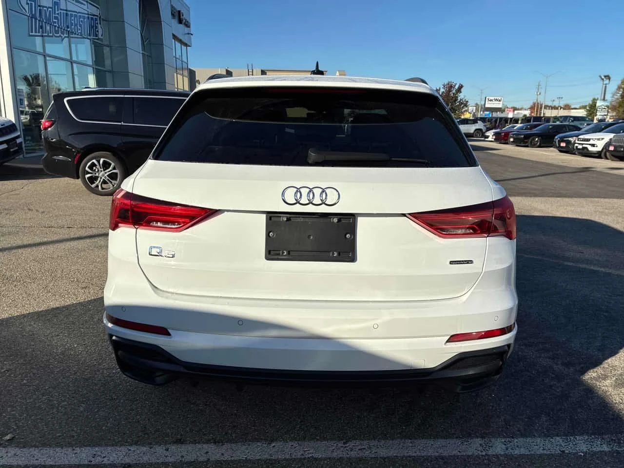 Audi Q3 Technik | CARFAX | БЕЗ ИНЦИДЕНТИ , снимка 4 - Автомобили и джипове - 56589710