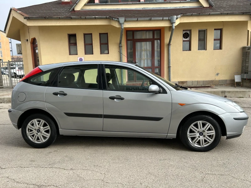 Ford Focus 1.6i АВТОМАТ УНИКАТ, снимка 4 - Автомобили и джипове - 49139169