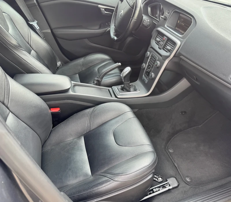 Volvo V40 T-3 1.6 Бензин 150 к.с. Euro 5b, снимка 8 - Автомобили и джипове - 51062995