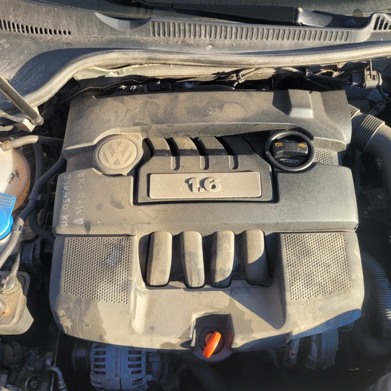 VW Golf 1.6i /102k.c, снимка 9 - Автомобили и джипове - 51948960