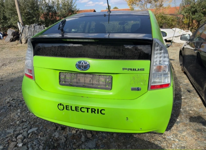 Toyota Prius 1.8 hybrid 136кс На части!, снимка 5 - Автомобили и джипове - 52450321
