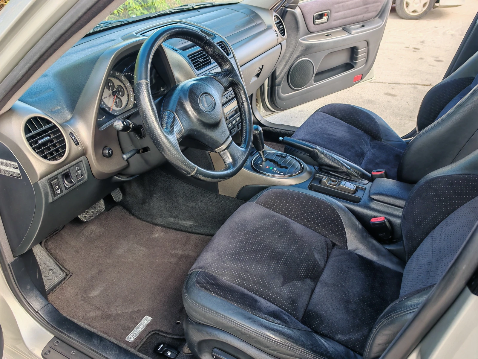 Lexus IS 200  - изображение 10