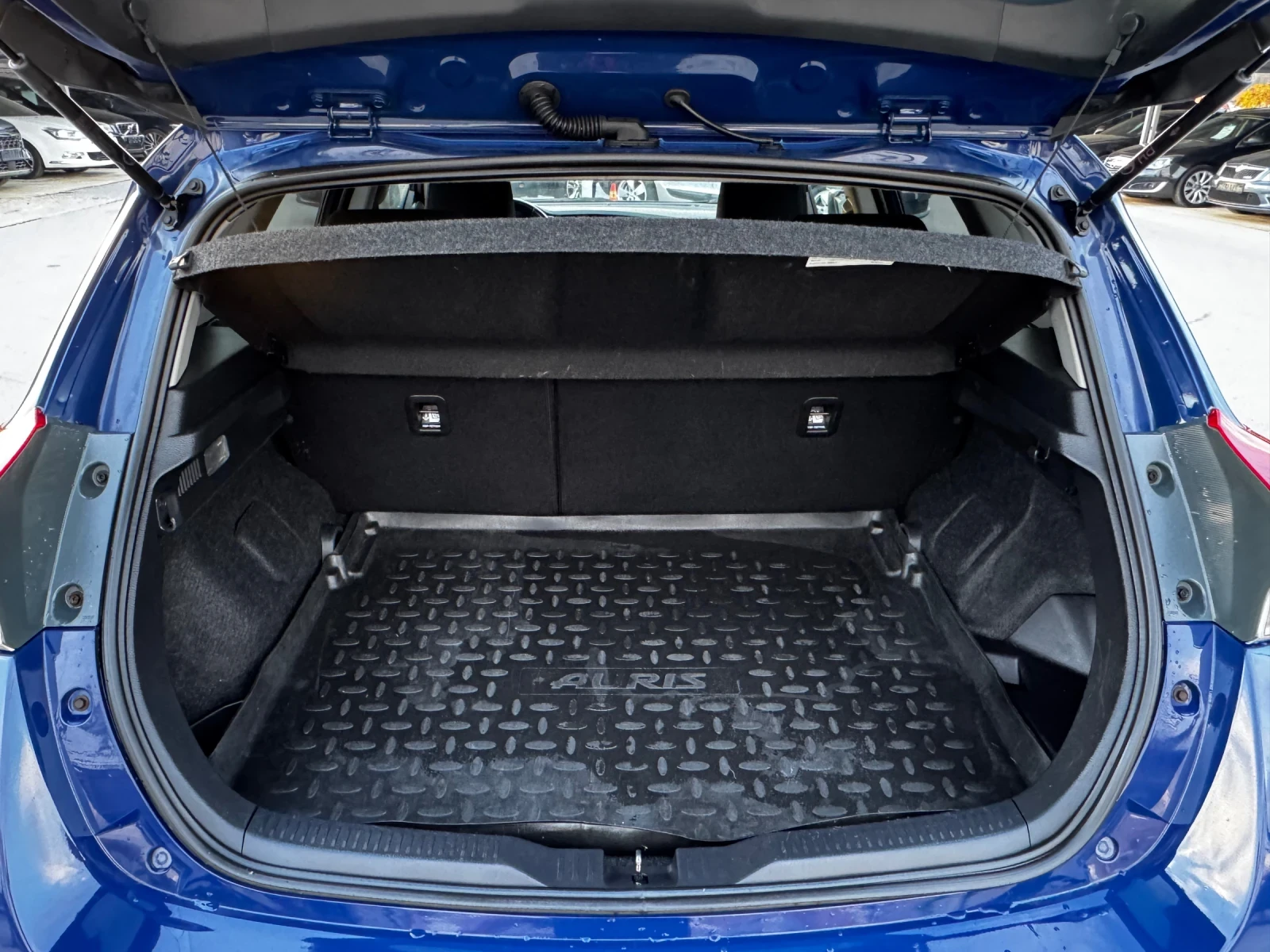 Toyota Auris 1.8i HYBRID ИТАЛИЯ - изображение 10