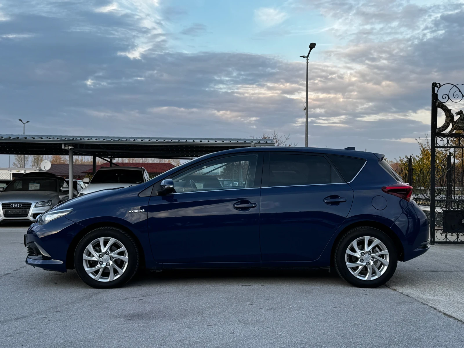 Toyota Auris 1.8i HYBRID ИТАЛИЯ - изображение 2