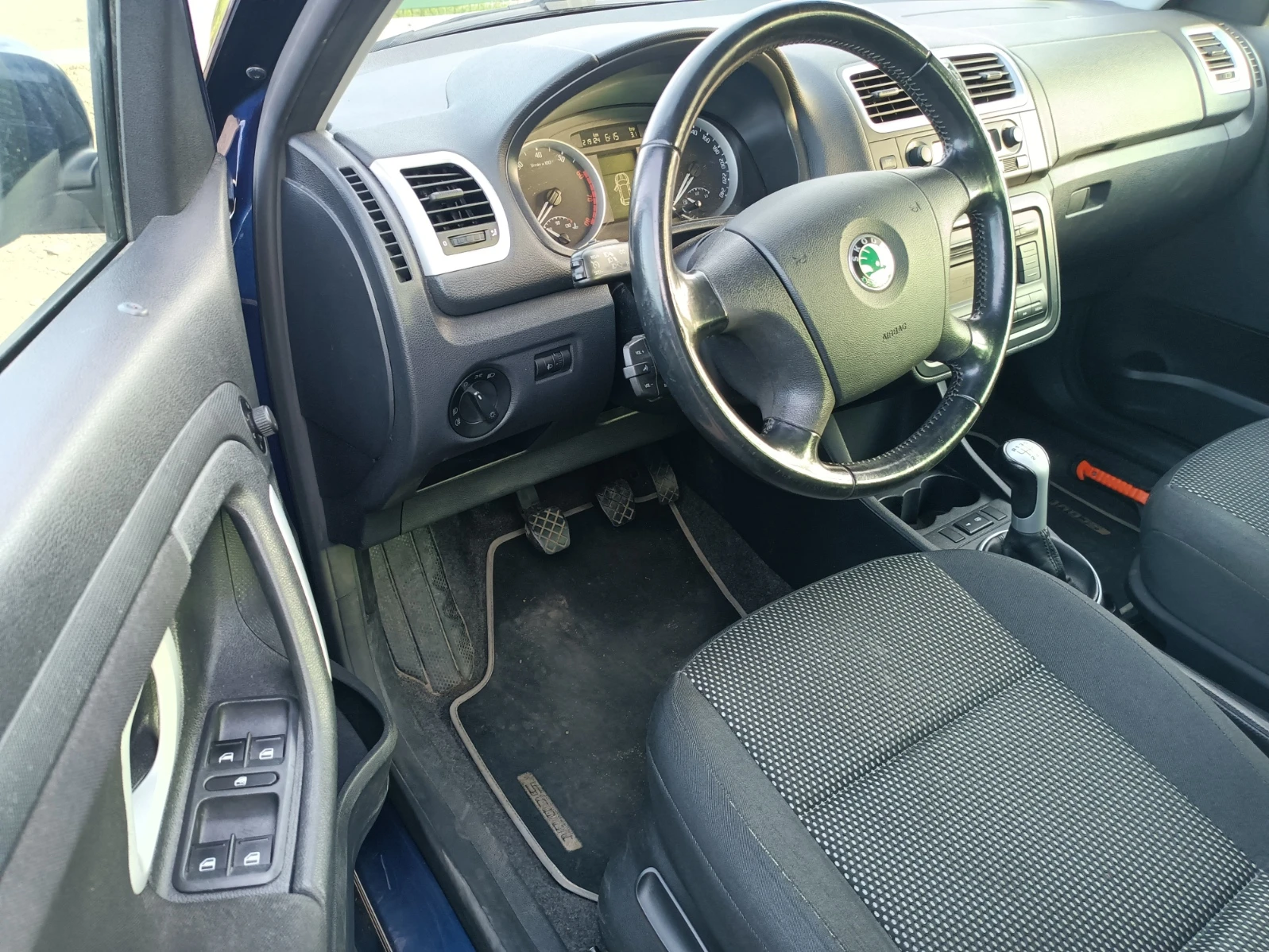 Skoda Roomster 1, 6i SCOUT, снимка 6 - Автомобили и джипове - 54483032