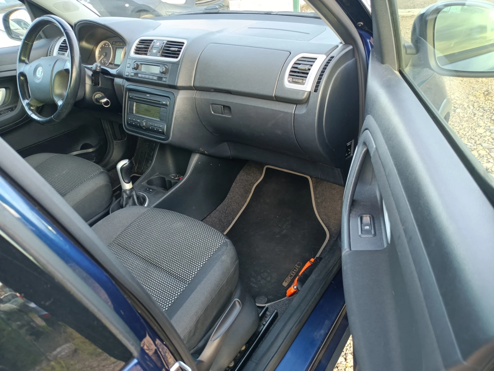Skoda Roomster 1, 6i SCOUT, снимка 8 - Автомобили и джипове - 54483032